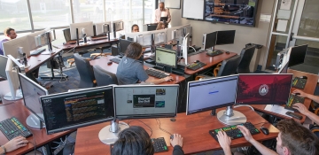 Finance Lab full of monitors, students, and professor