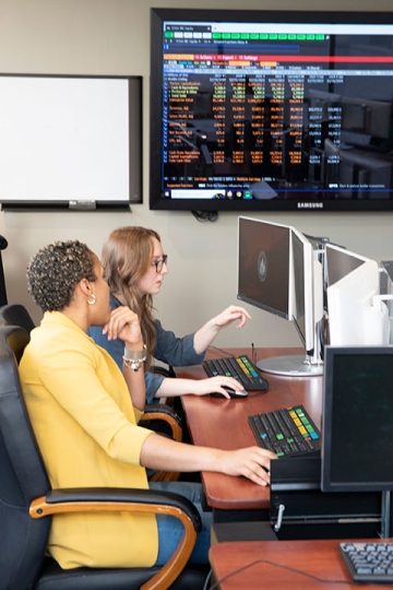 Two students working in Finance Lab