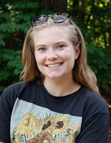 Cate Dewolf, Environmental Studies major