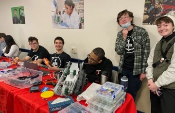 CS4RI students at event table