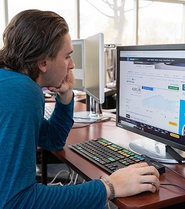 Student working on computer in finance lab