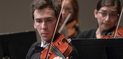 Violinist in concert