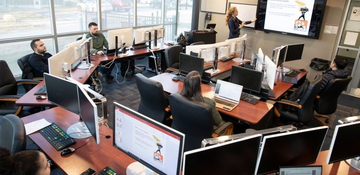 Students being taught in the finance lab